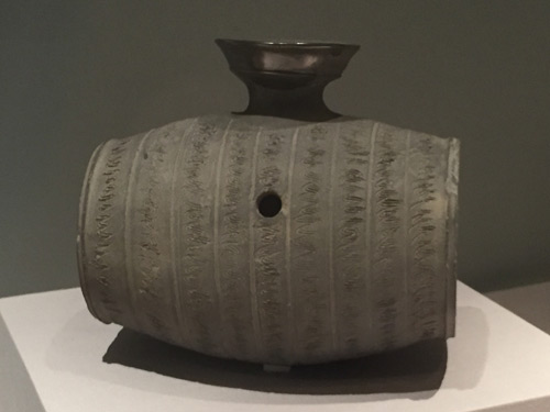 Barrel-shaped-bottle-with-hole,-National-Museum-of-History,-Korea